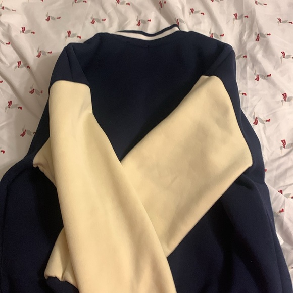 This is from shein it’s a nice quality jacket that will keep you warm - Picture 3 of 3